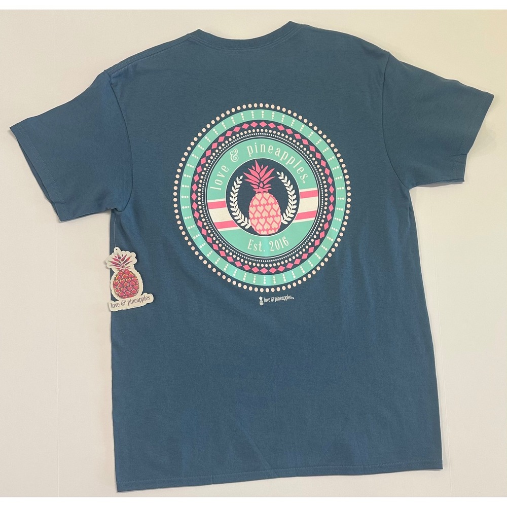 Love & Pineapples Blue Graphic T-Shirt Heart Pineapple Medallion Size M NWT
